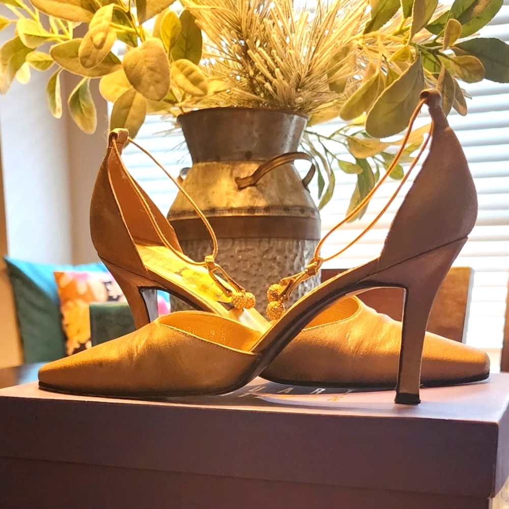 Stuart Weitman Gold Jeweled Ankle Strap Evening Shoe Size 8.5M